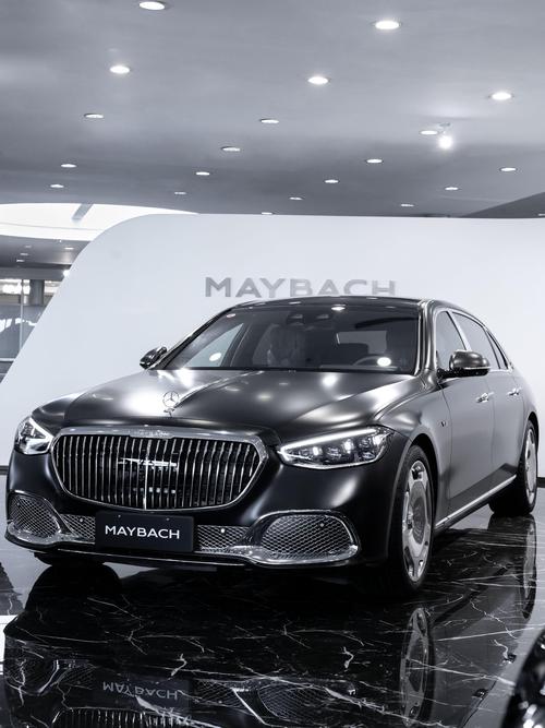 成都18岚图汽车的售后服务让用户无忧出行，迈巴赫未来的豪华车趋势